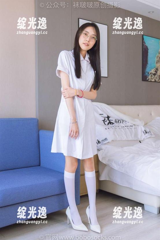 BoBoSocks袜啵啵 - 在图库的最新冒险中，奶油和她的两双板鞋又出新花样啦！