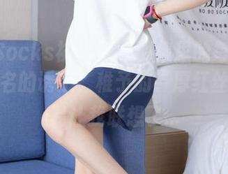 BoBoSocks袜啵啵 – 图集里的每一幕都有种莫名的诱惑，稚予的“厚红丝”太容易让我联想了…