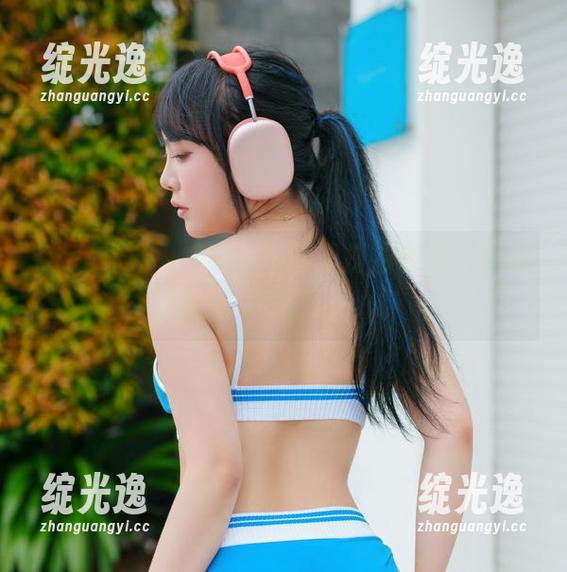 Dami(퀸다미)在圣诞雪里打滚的最新图集，你敢信？