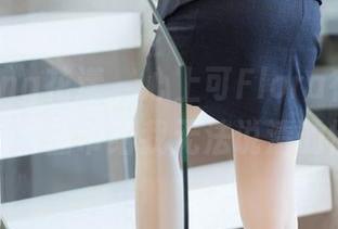 HuaYang花漾 – 心上可Flora在网袜下：这套图带给我无法说清的悸动