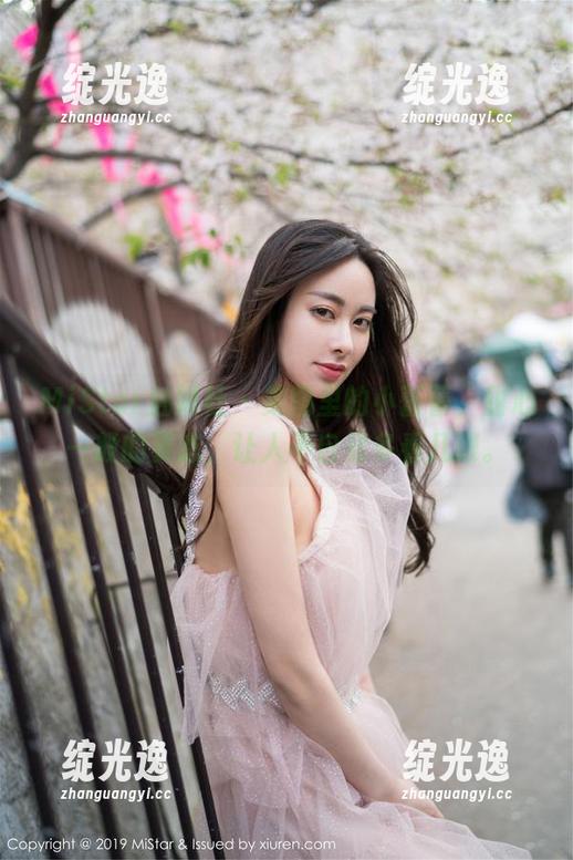 MiStar魅妍社 - 美图里的小蕾蕾，甜心一般的姿态，让人不自觉多看几眼。