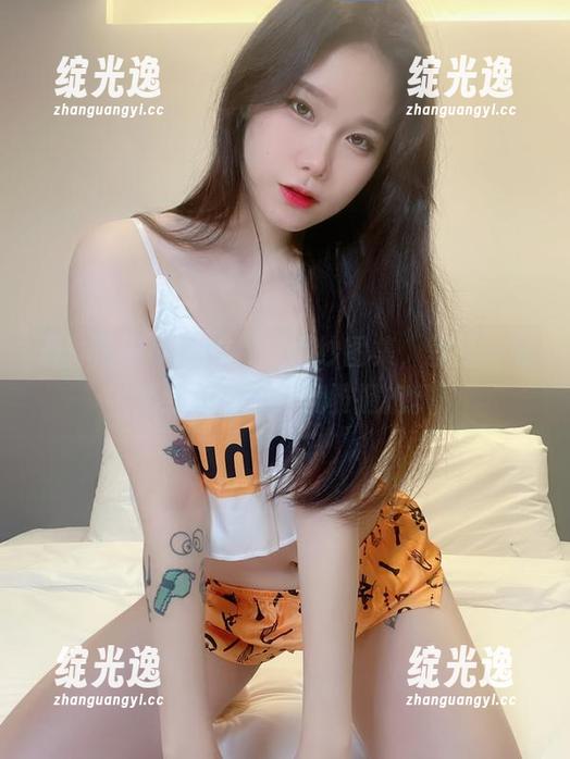 看！最新Sira(시라)婚纱图集，就是一袭婚纱和随性的优雅拥抱。