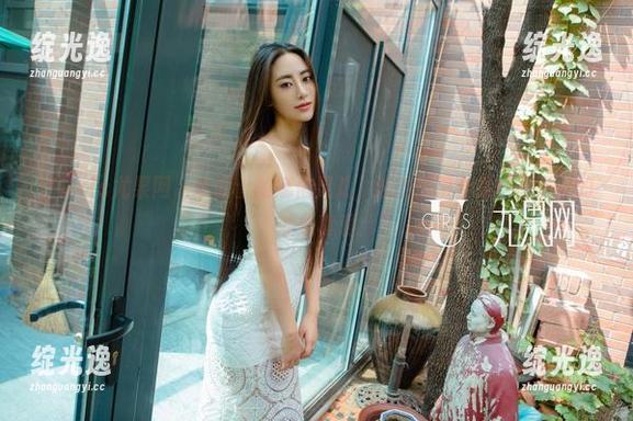 UGirls尤果网 - 水面上的娜依灵儿，泳池拍摄合集！能下载的才是真爱