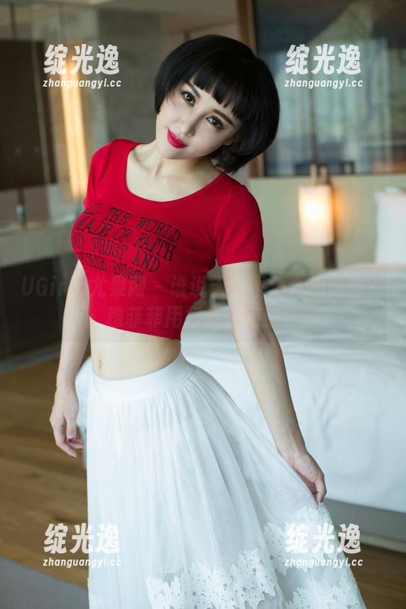 UGirls尤果网 - 谁说天台不适合拍美图？穆菲菲用行动回应你！