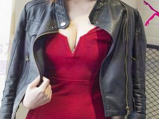 UGirls尤果网 – 抢鲜看！谭晓彤的免费美图大作战——自拍不怕撞衫！