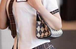 XIAOYU语画界 – 套装这一张，Cris_卓娅祺的写真让我想起衣橱里好久没动的几件。
