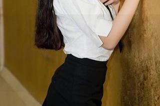 Xiuren秀人网 – Cris_卓娅祺的这张套图，空乘制服和黑丝美腿绝对能刷脸，嘿嘿