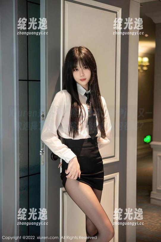Xiuren秀人网 - 黑白图册：乔伊joy又一次选择了无彩之路，棕色的棕包在哪？