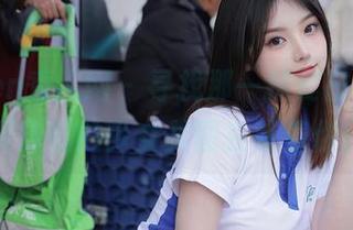 Xiuren秀人网 – 寻找那一抹夏日清新，夏甜甜的少女美图在等着你！