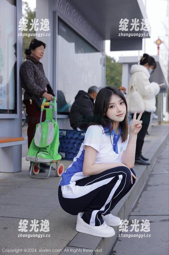 Xiuren秀人网 - 寻找那一抹夏日清新，夏甜甜的少女美图在等着你！