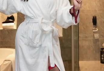 Xiuren秀人网 – 李丽莎在丝袜里的潮流探险，免费写真竟然意外触动了我的灵魂骗局吗？