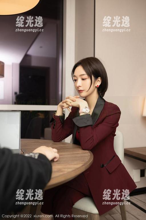 Xiuren秀人网 - 她真会玩——田小燕Vicky的双人作品还藏着网盘的干货！