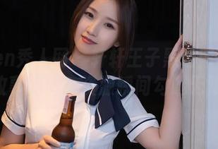 Xiuren秀人网 – 轩轩王子黑色图包中有多少故事隐匿？资源瞬间勾起无限遐想.