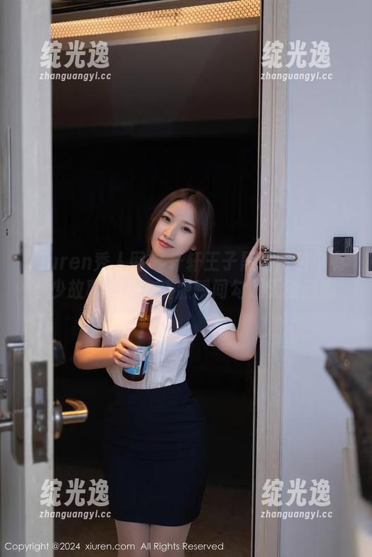 Xiuren秀人网 - 轩轩王子黑色图包中有多少故事隐匿？资源瞬间勾起无限遐想.