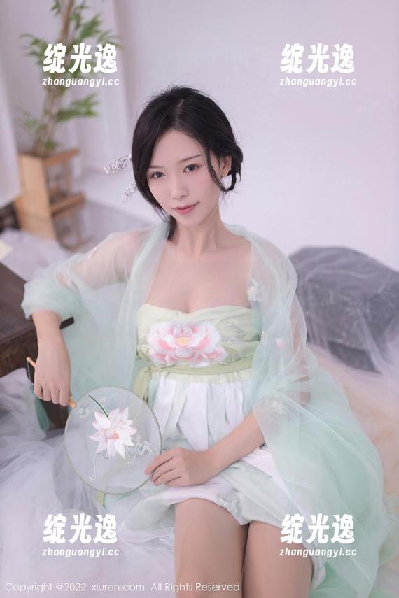 Xiuren秀人网 - 空姐黄婧GIGI的美图合集，飞行的姿势不止在蓝天里哦。