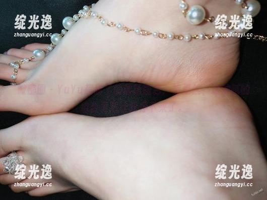 微密圈 - YuYu超甜丫的最新图包：裤里丝，这油腻的组合竟然让我停下来了。