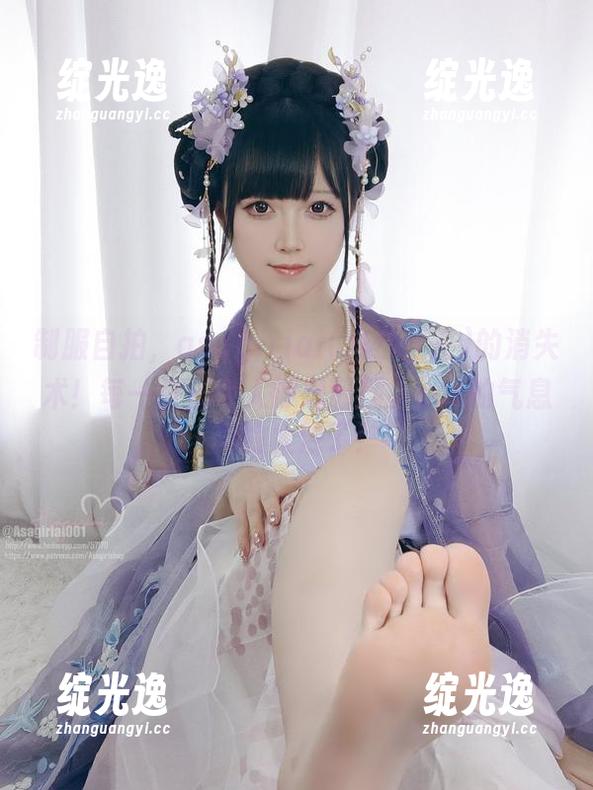 制服自拍，asagiriai(爱ちゃん)的消失术！每一张都令人浮想联翩。cos的气息真的太浓了！