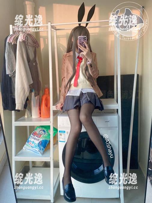 一张纯白的照片，at鲨鱼把颜色都消灭了！？