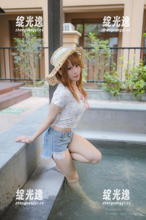 这组护士自拍来自nyako喵子大魔王，福利和颜值双管齐下，真不错！
