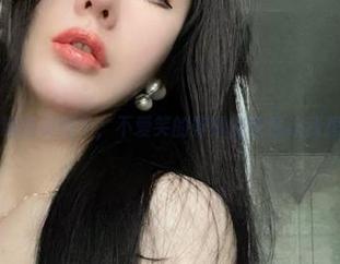 微密圈 – 精选美图中，不爱笑的赛琳的性感让我想要舔屏！