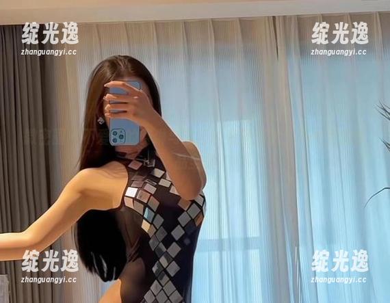 微密圈 - 不爱笑的赛琳与浴缸的亲密接触：不怕羞的作品全集