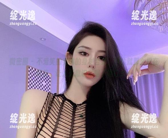 微密圈 - 不爱笑的赛琳的身材合集，图片就那么摆在眼前，让人无意识地咽了咽口水…