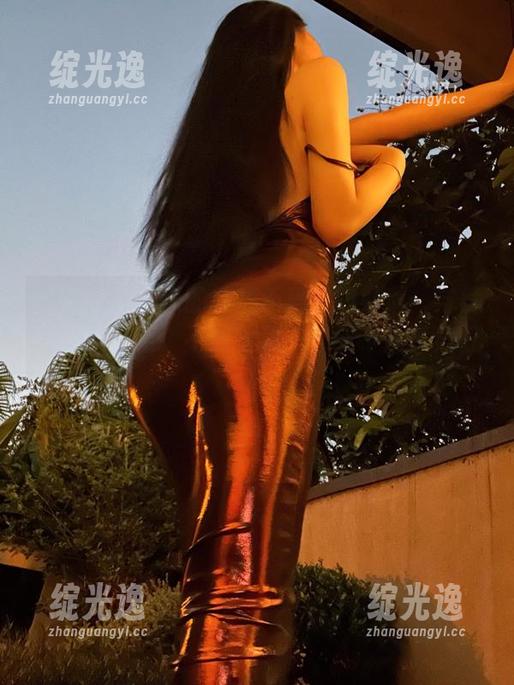 微密圈 - 今天的高清不爱笑的赛琳：与其仰望天花板，不如给我一杯咖啡分享美好！