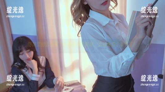 图册里的云溪溪，网袜撩得刚刚好，太适合这个季节了！