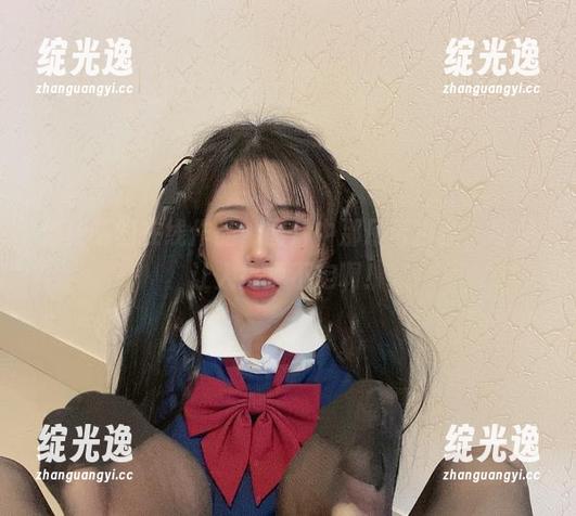 倦倦喵的在线作品，图片中那吊带白丝，可是让人捉摸不定啊！