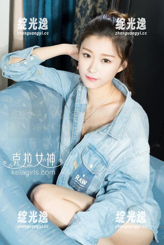 克拉女神 - 汤怡在牛仔裤里打卡了原图，果然这才是真正的牛仔精神