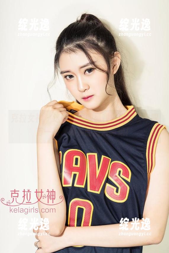 克拉女神 - 这一套校服福利，保准让你眼前一亮，瑞莎的图片真绝！