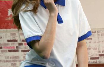 初夏女神 – 私拍图集开启：依依以JK造型让清风都变得不安分。