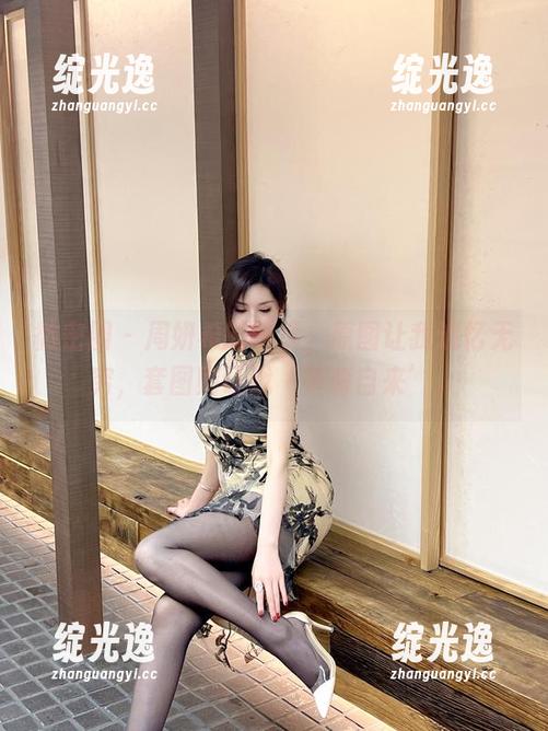微密圈 - 周妍希的眼镜，原图让我追忆无穷，套图则让我‘不请自来’。