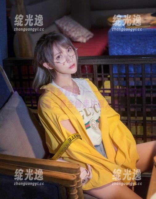 双马尾与在下萝莉控ii——最新写真中的不经意，真会偷走注意力呢。