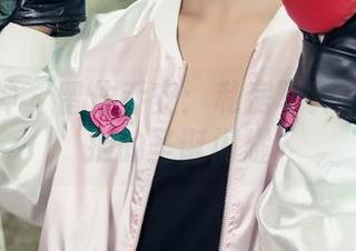 头条女神 – 留住乔安：私房写真中无法抗拒的圣诞闪耀