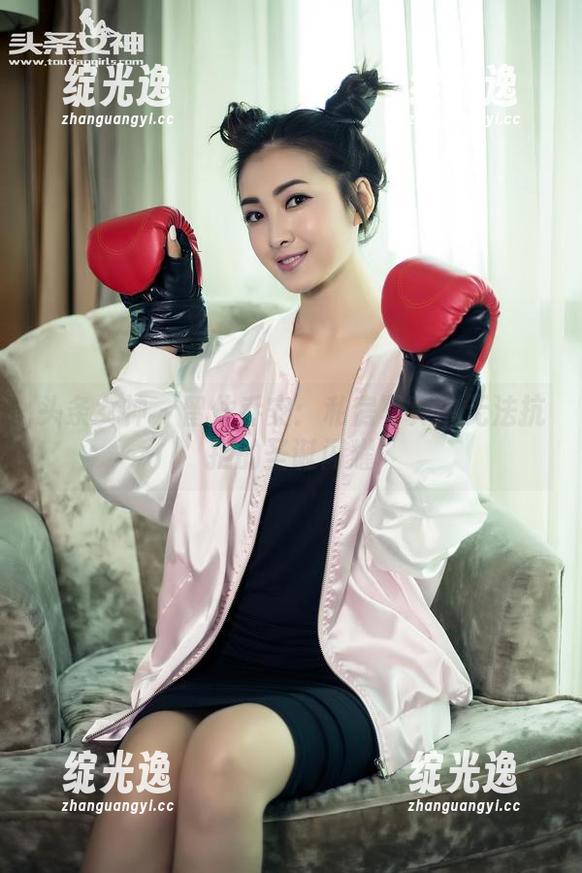 头条女神-乔安 头条女神 - 留住乔安:私房写真中无法抗拒的圣诞闪耀
