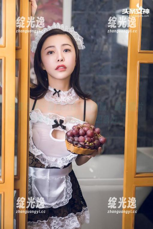 头条女神 - 最后的白一晗制服，最新图片一丝不苟，挑逗你的想象力。