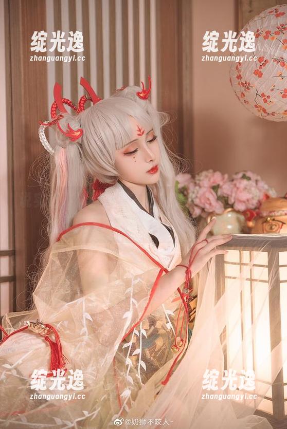 奶狮不咬人 说实话,奶狮不咬人的这波美图资源,完全不需要任何滤镜,就够火了。