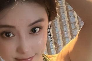 微密圈 – 奶雯最新黑色套图—确实半夜看有点心惊，晚上需谨慎。