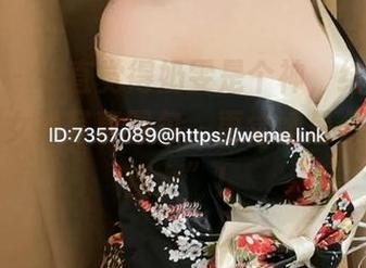 微密圈 – 一直觉得奶雯是个神，结果她出了一组女神写真图包，更觉她是个“混世魔女”！