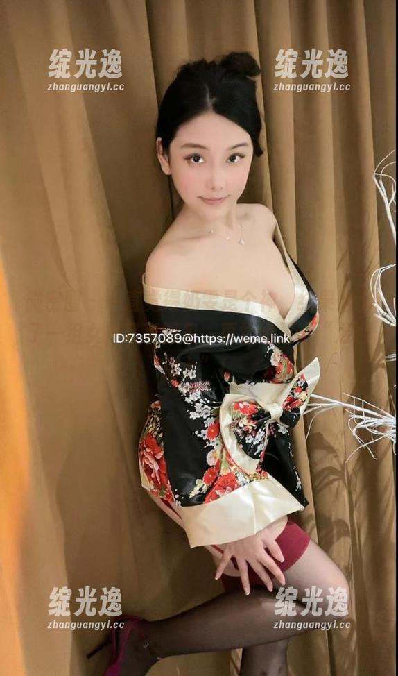 微密圈 - 一直觉得奶雯是个神，结果她出了一组女神写真图包，更觉她是个“混世魔女”！