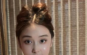 微密圈 – 在线奶雯化身女仆，图片里隐藏太多灵魂拷问！