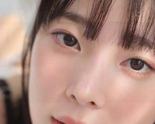 看姜仁卿(강인경)的礼服私拍，我的天，那光影打得，精彩极了，呃，除了那个小瑕疵，哈哈！