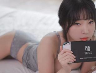 姜仁卿(강인경)的私拍与白色比基尼：真有你的，敢玩大胆
