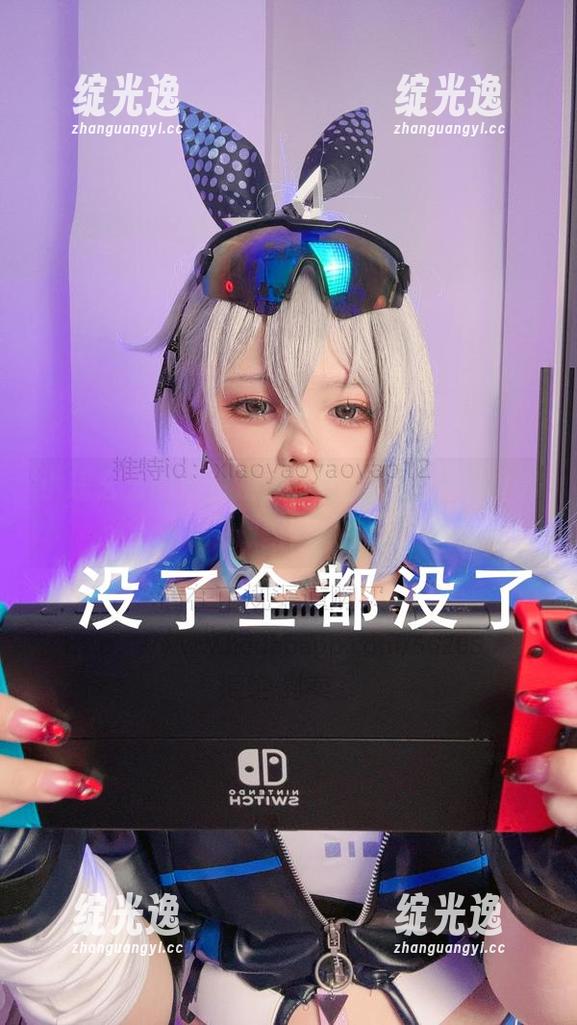 小瑶幺幺的蓝白条纹，画面太美，手机都想做壁纸了！