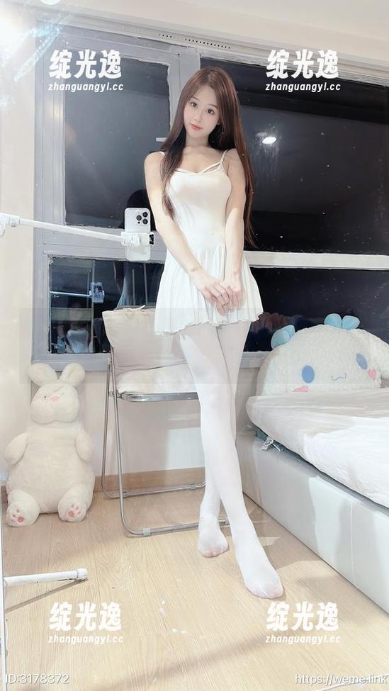 小萌子 微密圈 - 小萌子最新黑色性感图片,别以为我没看到那个微妙的角度!
