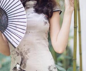 尤蜜荟 – 孩子们，跟上！娜娜TINA的职业装私房照，意外的养眼