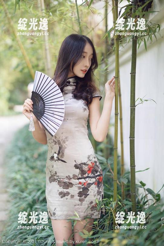 尤蜜荟 - 孩子们，跟上！娜娜TINA的职业装私房照，意外的养眼