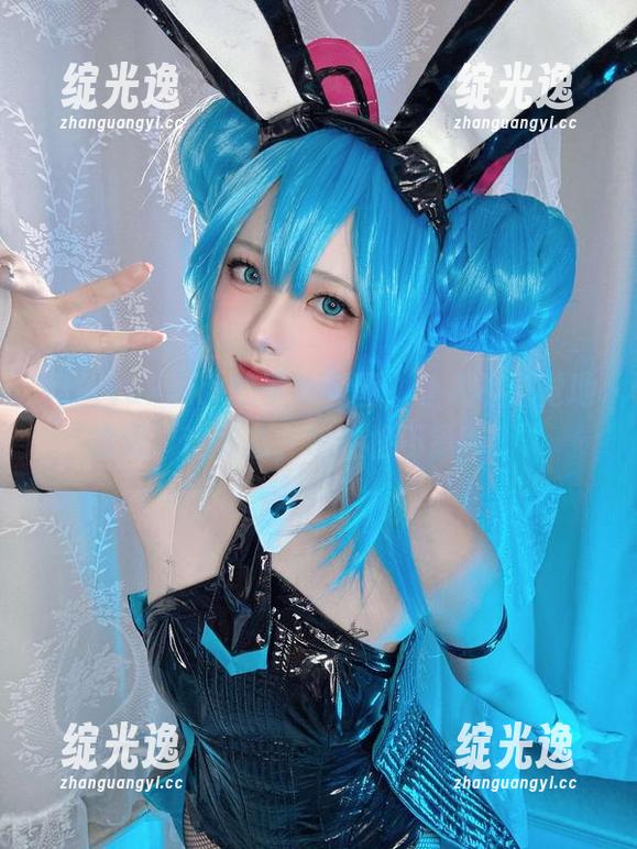 屿鱼yukako的圣女套图，让人不自觉地想说“这姿态，哦性格不错嘛！”