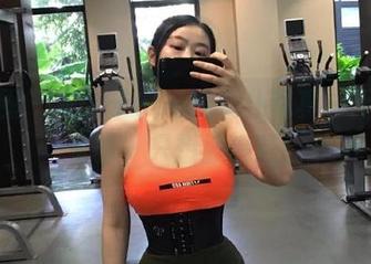 微密圈 – 左公子666的女仆写真，不想做家务，只想被追赶！